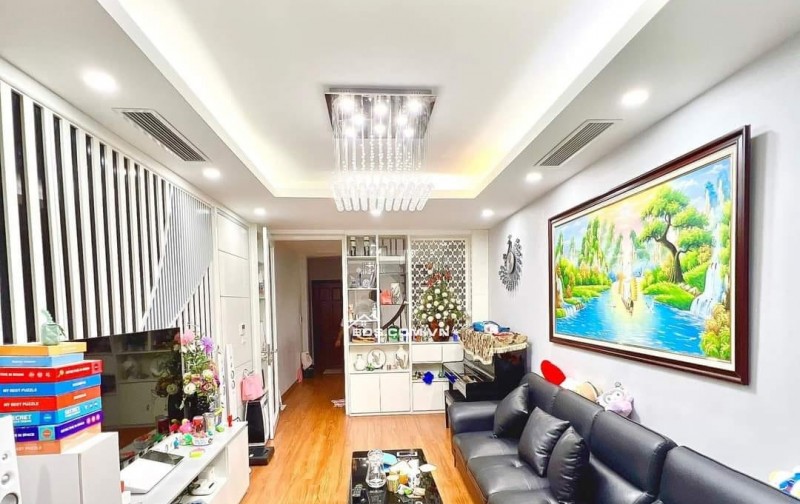 NHÀ ĐẸP Ở PHÙNG CHÍ KIÊN -PHÂN LÔ Ô TÔ - MẶT NGÕ KINH DOANH - 2 THOÁNG TRƯỚC  SAU - FULL NỘI THẤT TIỀN TỶ.
